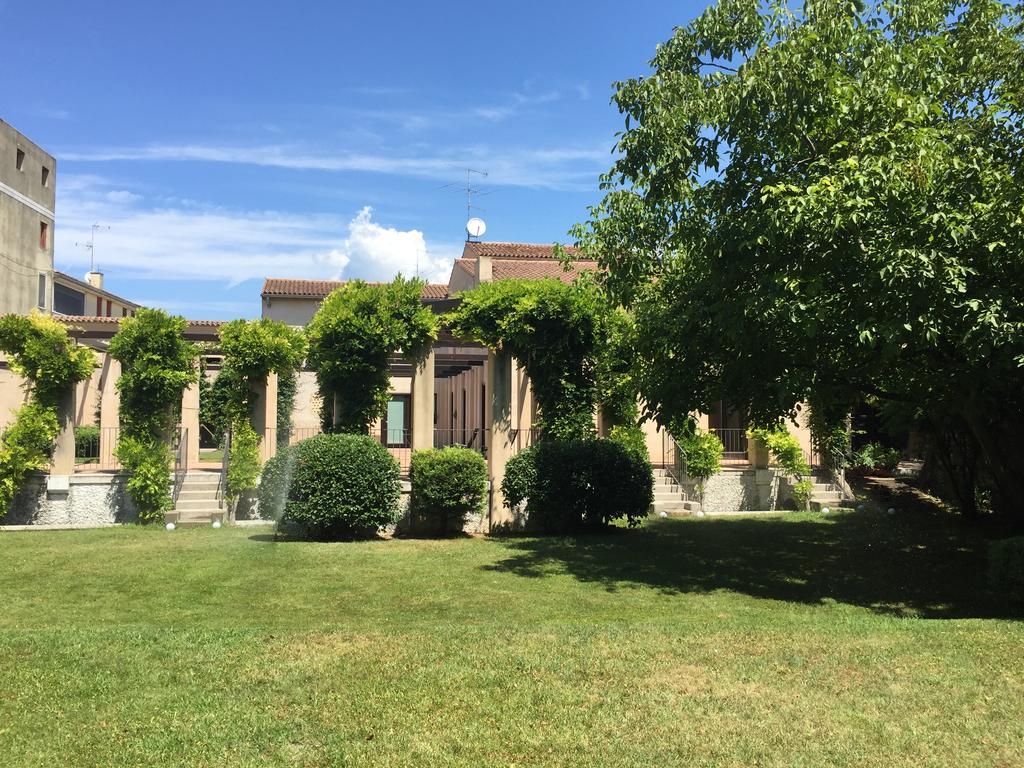 Ca'Bert Villa Dei Glicini Castelnuovo del Garda Bagian luar foto